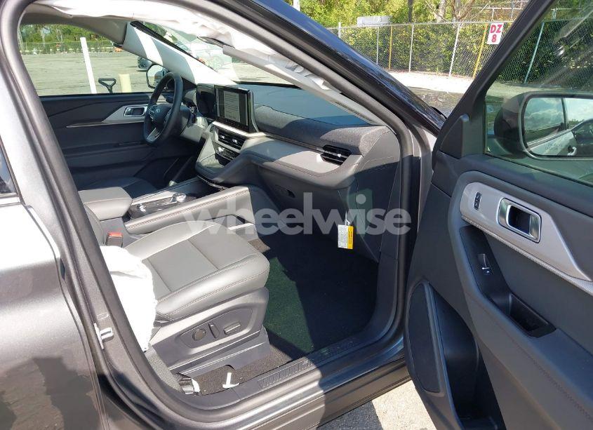 Photo 5 of 2025 Ford Explorer ACTIVE (VIN 1FMUK7DH7SGA49643)