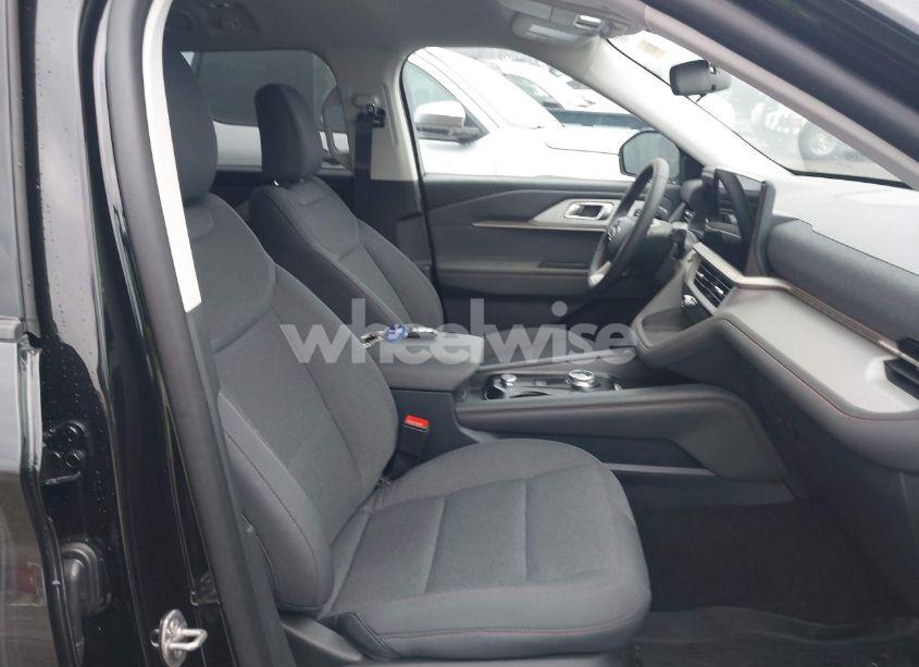 Photo 5 of 2025 Ford Explorer ACTIVE (VIN 1FMUK8DH4SGA45541)