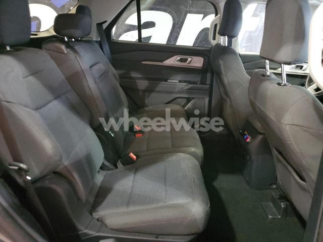 Photo 4 of 2025 FORD EXPLORER ACTIVE (VIN 1FMUK8DH5SGA04383)