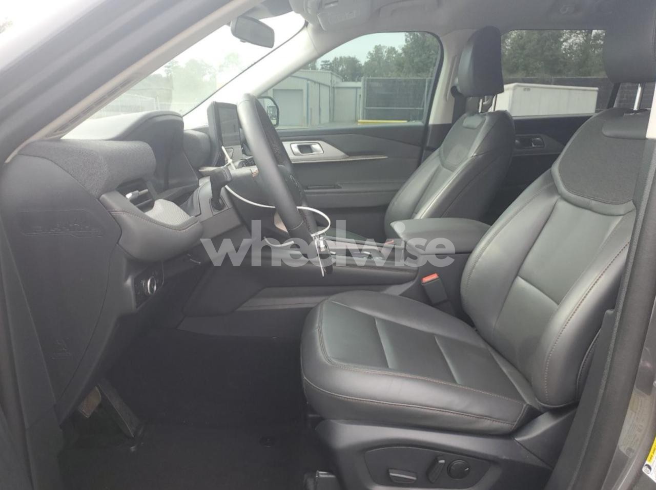 Photo 7 of 2025 FORD EXPLORER ACTIVE (VIN 1FMUK8DH5SGA39246)