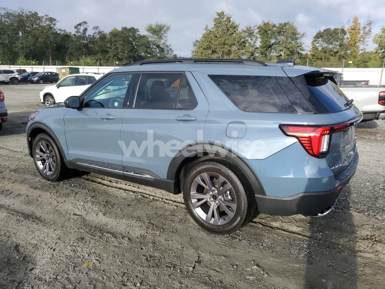 Photo 2 of 2025 FORD EXPLORER ACTIVE (VIN 1FMUK8DH5SGB41551)