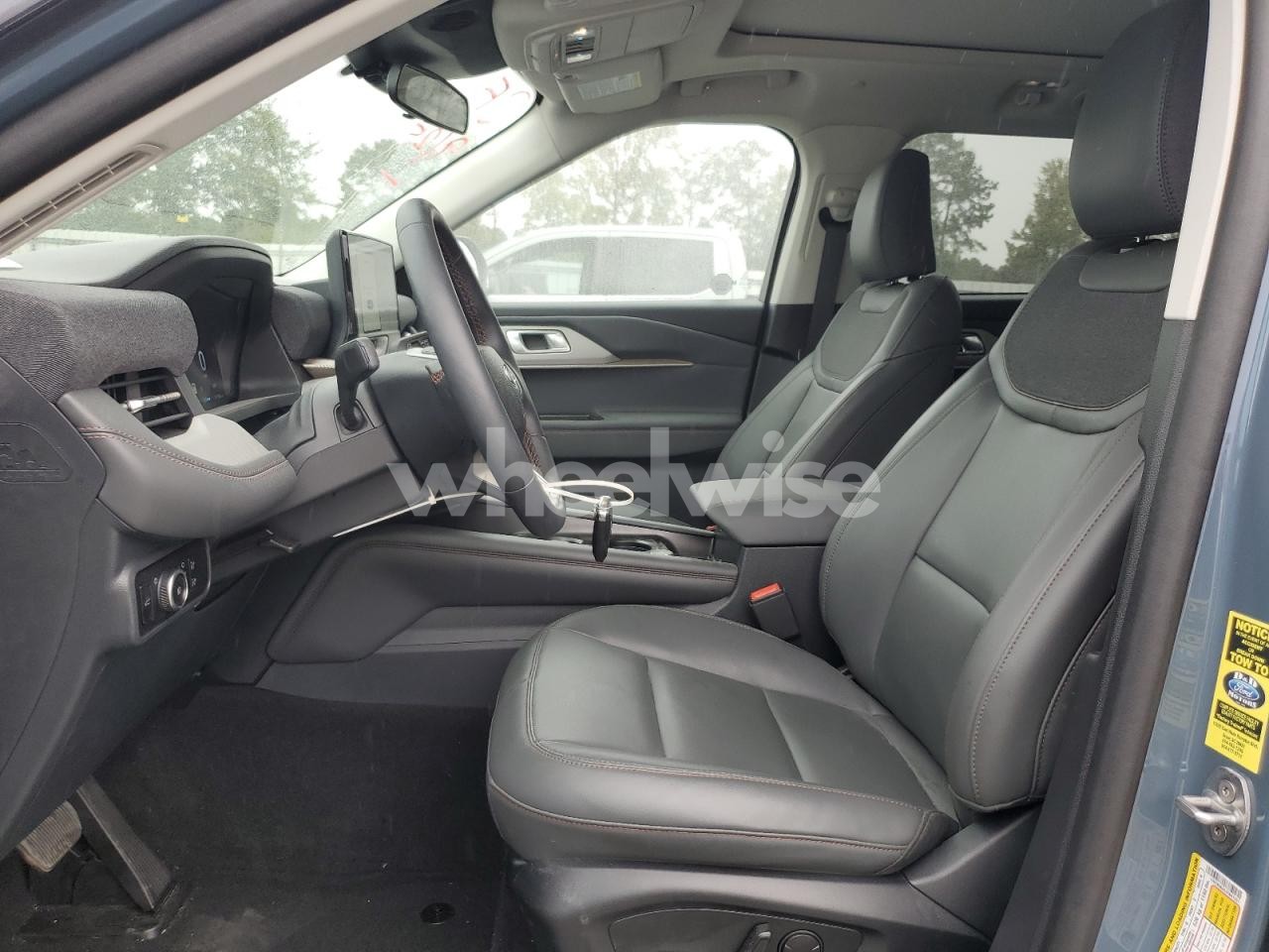 Photo 7 of 2025 FORD EXPLORER ACTIVE (VIN 1FMUK8DH5SGB41551)