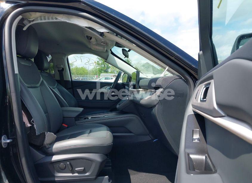 Photo 5 of 2025 Ford Explorer ACTIVE (VIN 1FMUK8DH8SGB17695)