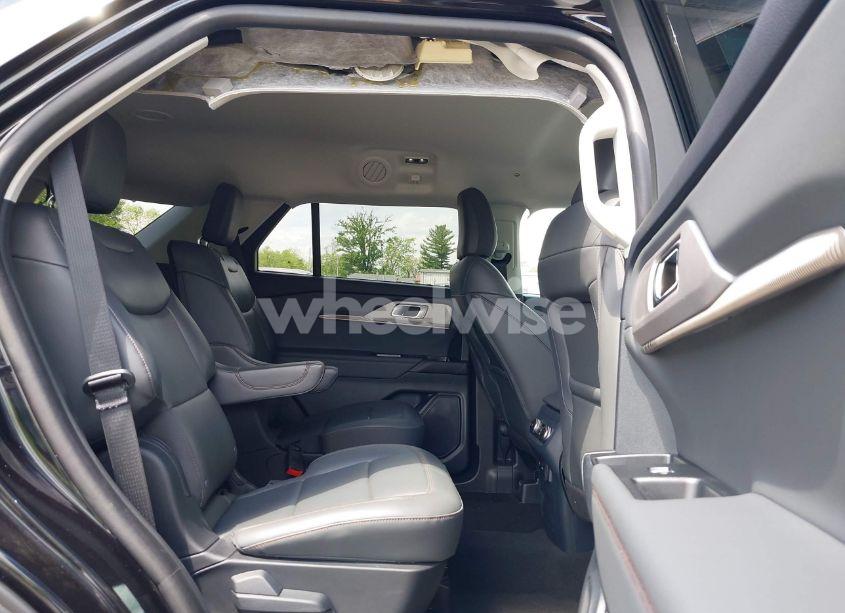 Photo 8 of 2025 Ford Explorer ACTIVE (VIN 1FMUK8DH8SGB17695)