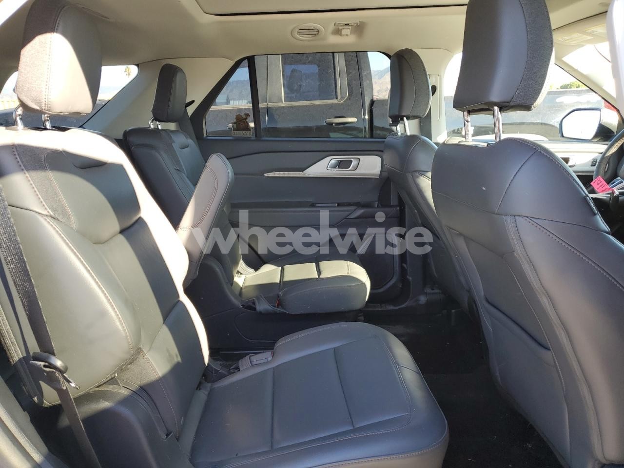 Photo 11 of 2025 FORD EXPLORER ACTIVE (VIN 1FMUK8DHXSGA33393)