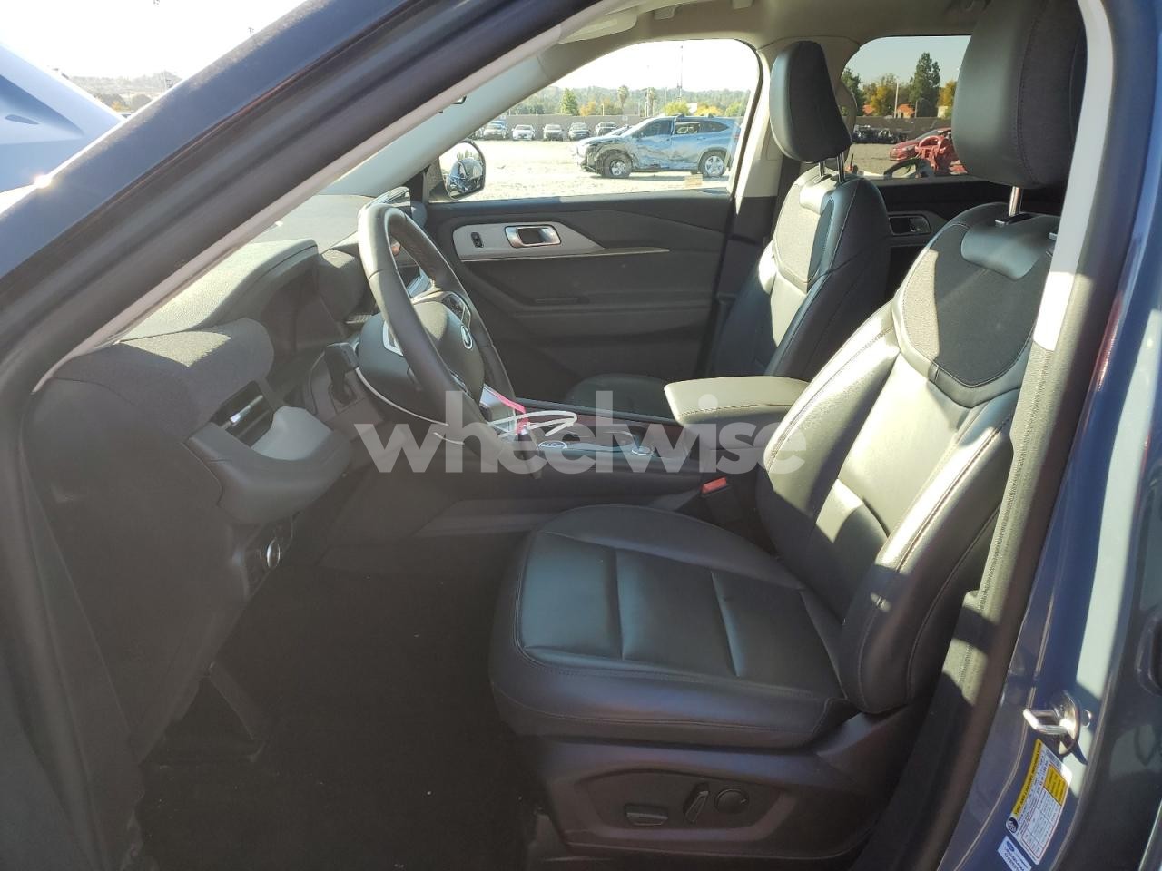 Photo 7 of 2025 FORD EXPLORER ACTIVE (VIN 1FMUK8DHXSGA33393)