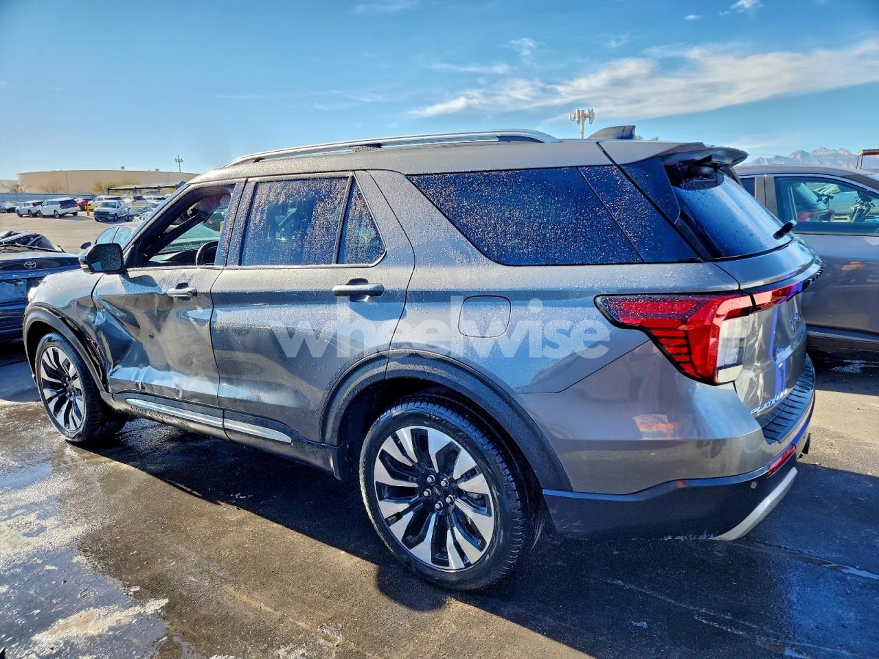 Photo 2 of 2025 FORD EXPLORER PLATINUM (VIN 1FMUK8HH5SGB61731)