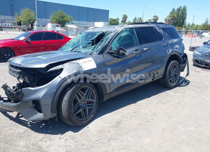 Photo 2 of 2025 Ford Explorer ST-LINE (VIN 1FMUK8KH0SGA40629)