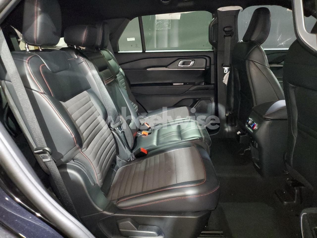 Photo 11 of 2025 FORD EXPLORER ST-LINE (VIN 1FMUK8KH2SGB37377)