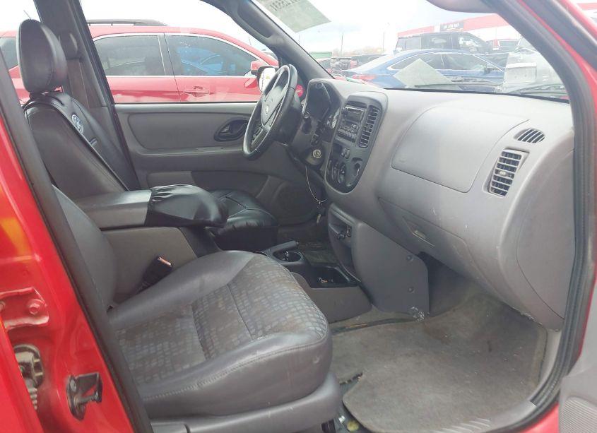Photo 5 of 2002 Ford Escape XLS (VIN 1FMYU01122KD12435)