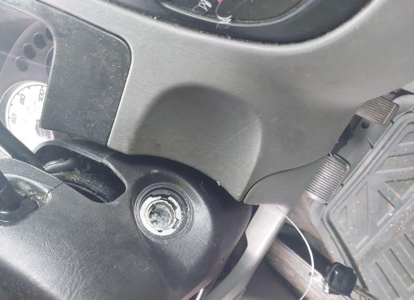 Photo 6 of 2002 Ford Escape XLS (VIN 1FMYU01122KD12435)