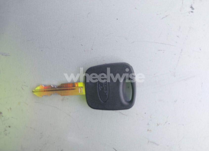 Photo 11 of 2002 Ford Escape XLS (VIN 1FMYU01132KD56671)