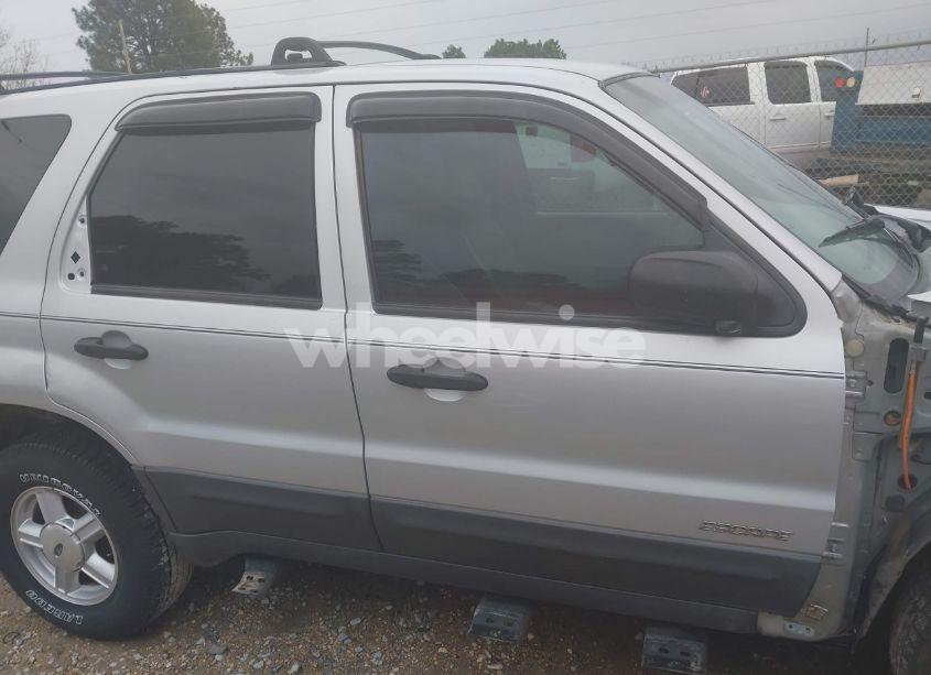 Photo 14 of 2002 Ford Escape XLS (VIN 1FMYU01172KA35605)