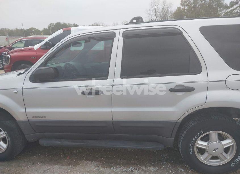 Photo 15 of 2002 Ford Escape XLS (VIN 1FMYU01172KA35605)