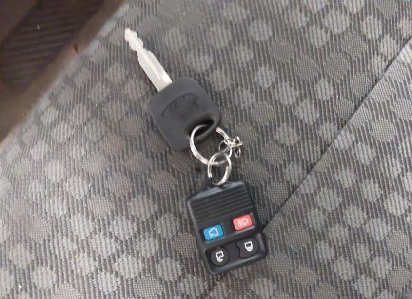 Photo 11 of 2002 Ford Escape XLS (VIN 1FMYU011X2KC11563)