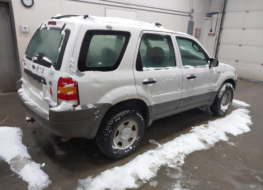 Photo 4 of 2002 Ford Escape XLS (VIN 1FMYU011X2KC11563)