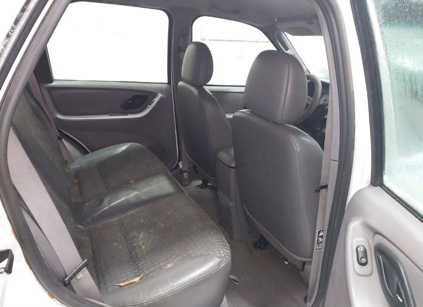 Photo 8 of 2002 Ford Escape XLS (VIN 1FMYU011X2KC11563)