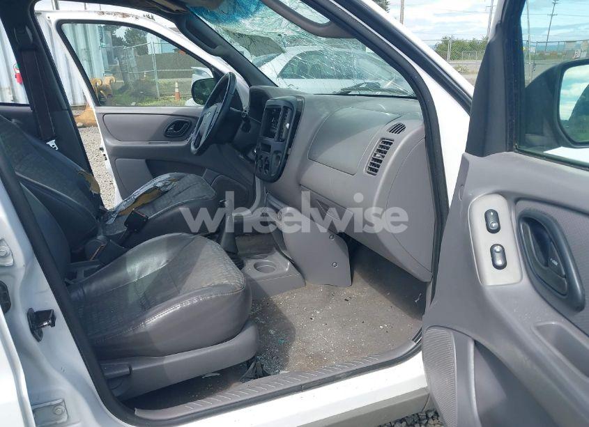 Photo 5 of 2001 Ford Escape XLS (VIN 1FMYU01B41KB51786)