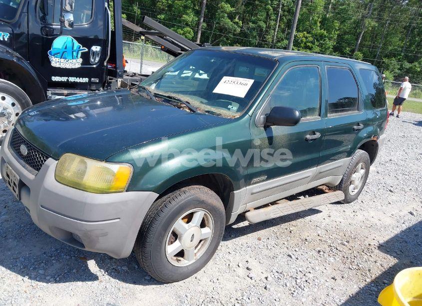 Photo 2 of 2002 Ford Escape XLS (VIN 1FMYU01BX2KC17629)