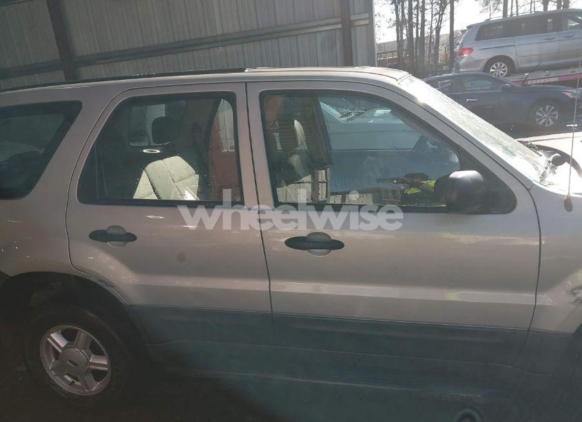 Photo 13 of 2003 Ford Escape XLS (VIN 1FMYU02113KC16800)