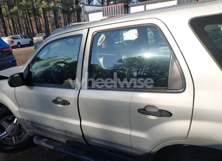 Photo 14 of 2003 Ford Escape XLS (VIN 1FMYU02113KC16800)