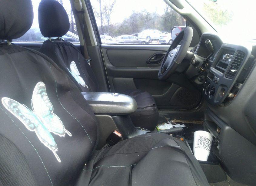 Photo 5 of 2004 Ford Escape XLS (VIN 1FMYU02114KB62979)