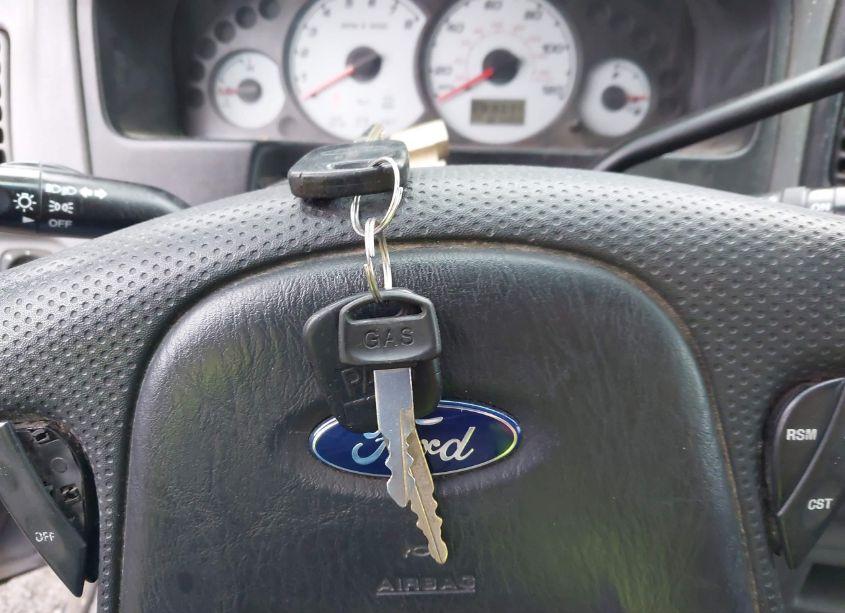 Photo 11 of 2002 Ford Escape XLS (VIN 1FMYU02142KD50392)