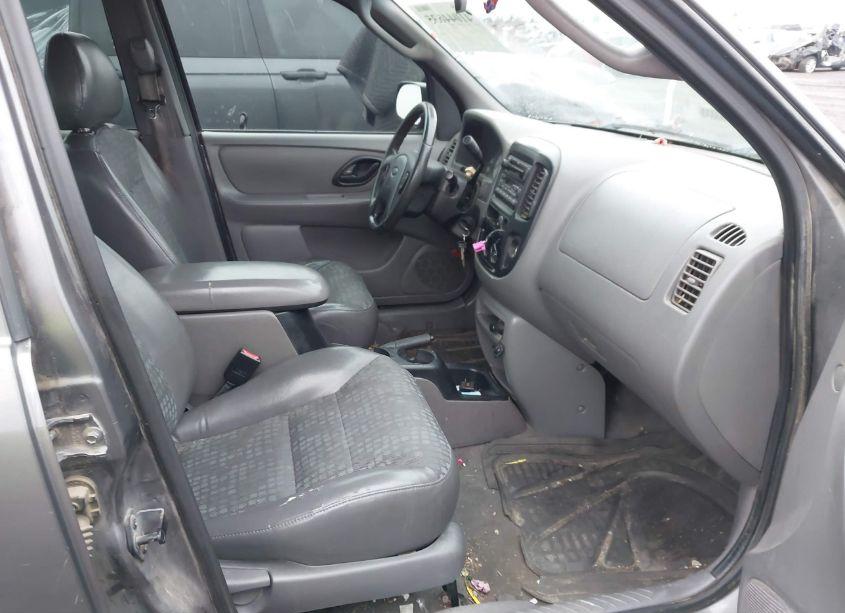 Photo 5 of 2002 Ford Escape XLS (VIN 1FMYU02142KD50392)