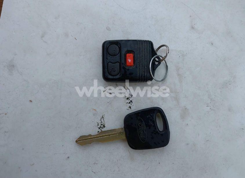 Photo 11 of 2004 Ford Escape XLS (VIN 1FMYU02184KA41902)