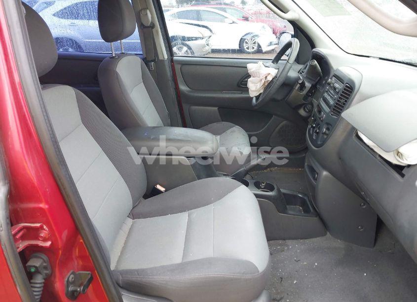 Photo 5 of 2004 Ford Escape XLS (VIN 1FMYU02184KA41902)