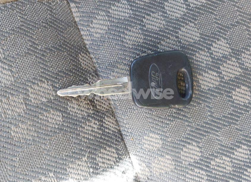 Photo 11 of 2002 Ford Escape XLS (VIN 1FMYU02192KB15373)