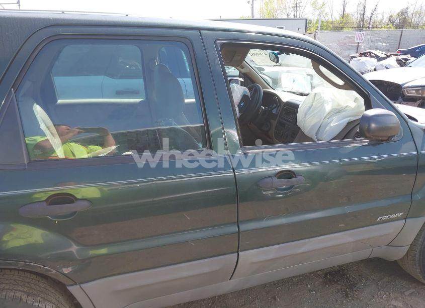 Photo 13 of 2002 Ford Escape XLS (VIN 1FMYU02192KB15373)