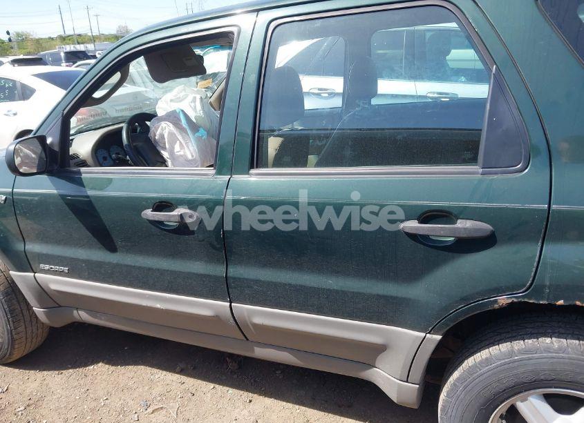 Photo 14 of 2002 Ford Escape XLS (VIN 1FMYU02192KB15373)