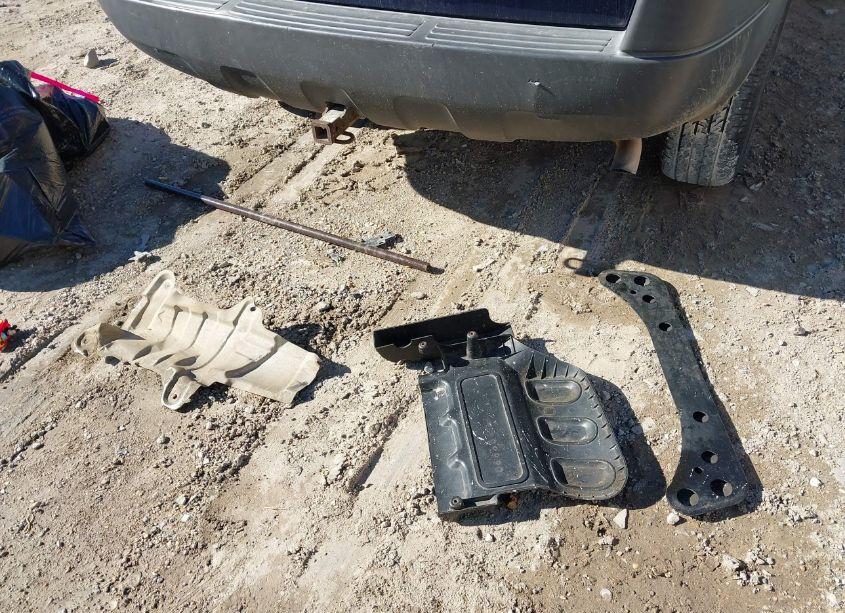 Photo 12 of 2004 Ford Escape XLS (VIN 1FMYU02194DA04751)