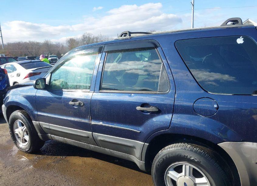 Photo 14 of 2004 Ford Escape XLS (VIN 1FMYU02194DA16334)