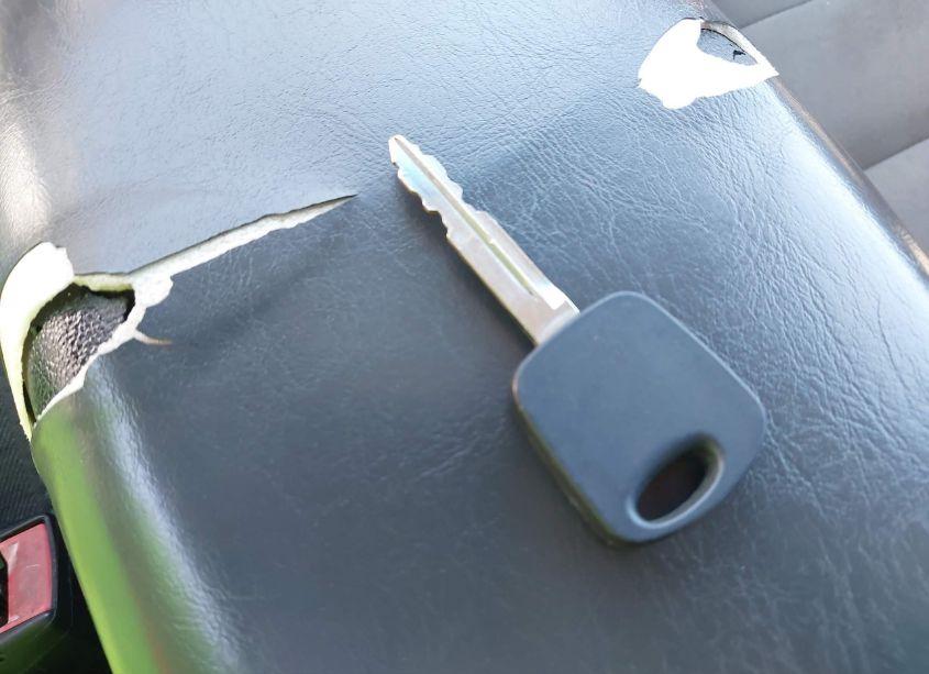 Photo 11 of 2004 Ford Escape XLS (VIN 1FMYU02194KA14904)