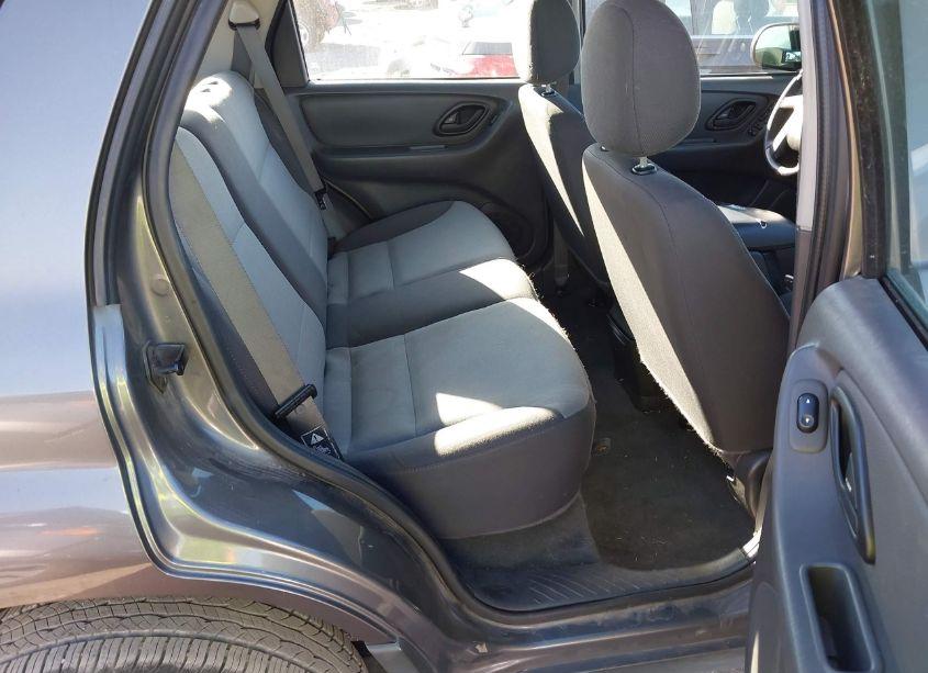 Photo 8 of 2004 Ford Escape XLS (VIN 1FMYU02194KA14904)