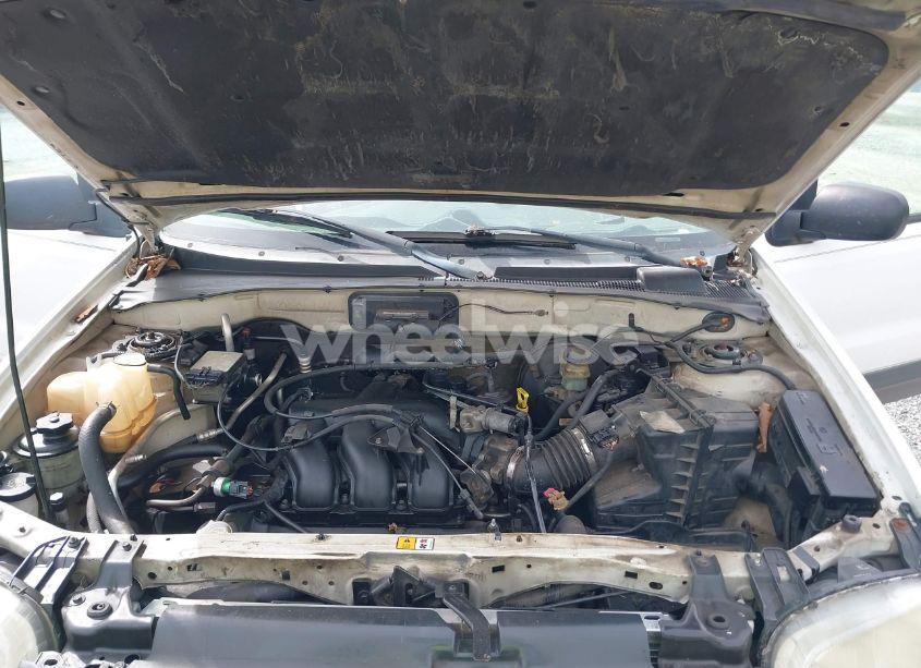 Photo 10 of 2004 Ford Escape XLS (VIN 1FMYU021X4DA08369)