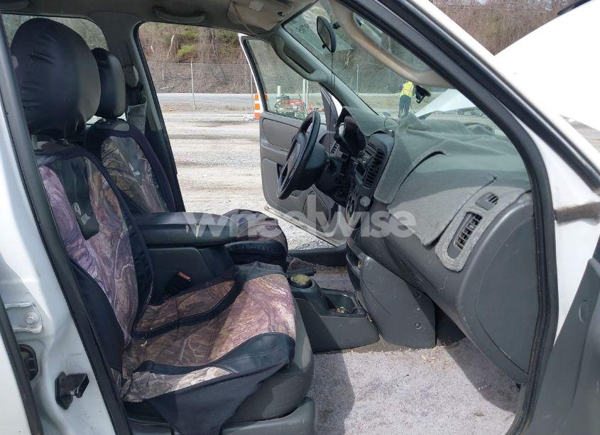 Photo 5 of 2004 Ford Escape XLS (VIN 1FMYU021X4DA08369)