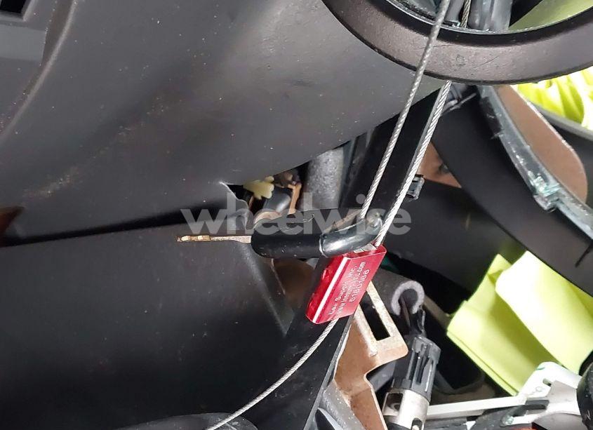 Photo 11 of 2005 Ford Escape XLS (VIN 1FMYU02Z05DA21882)