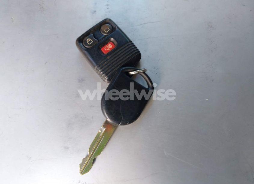 Photo 11 of 2005 Ford Escape XLS (VIN 1FMYU02Z05KD42218)