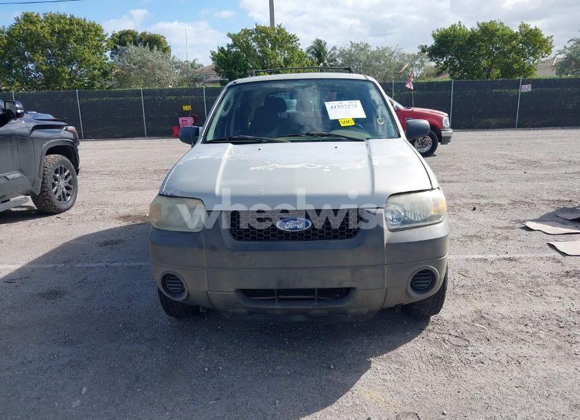 Photo 12 of 2005 Ford Escape XLS (VIN 1FMYU02Z05KD42218)