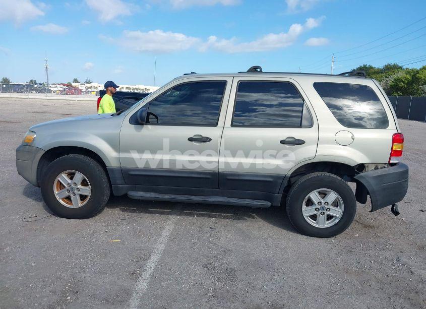 Photo 14 of 2005 Ford Escape XLS (VIN 1FMYU02Z05KD42218)