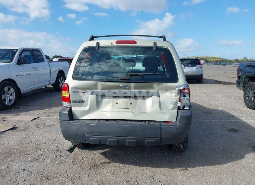 Photo 16 of 2005 Ford Escape XLS (VIN 1FMYU02Z05KD42218)