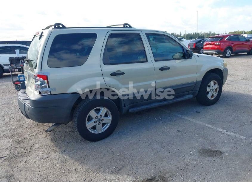 Photo 4 of 2005 Ford Escape XLS (VIN 1FMYU02Z05KD42218)