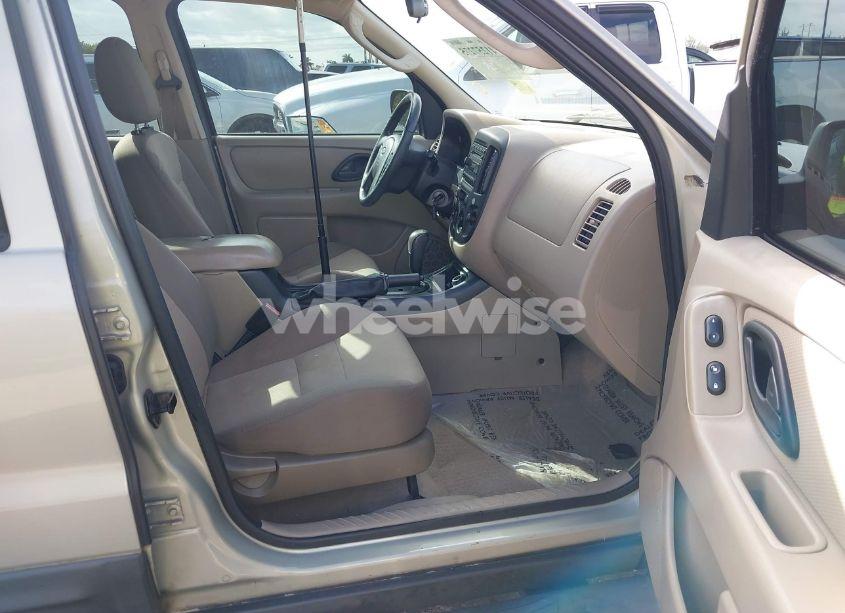 Photo 5 of 2005 Ford Escape XLS (VIN 1FMYU02Z05KD42218)