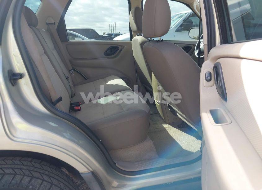 Photo 8 of 2005 Ford Escape XLS (VIN 1FMYU02Z05KD42218)