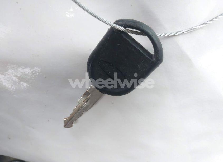 Photo 11 of 2005 Ford Escape XLS (VIN 1FMYU02Z15KA01409)