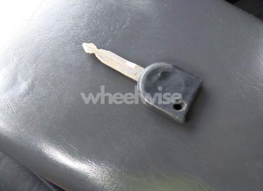 Photo 11 of 2005 Ford Escape XLS (VIN 1FMYU02Z15KD16145)