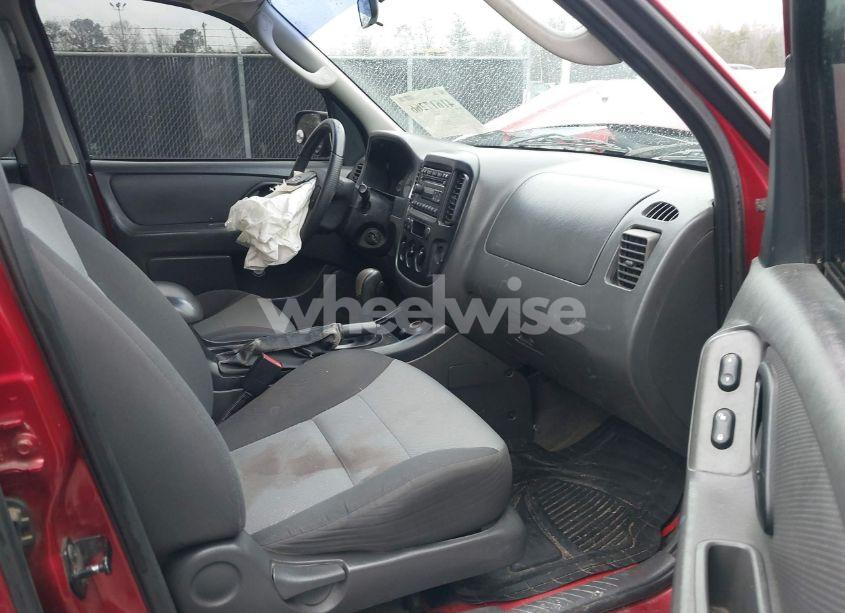 Photo 5 of 2005 Ford Escape XLS (VIN 1FMYU02Z15KD16145)